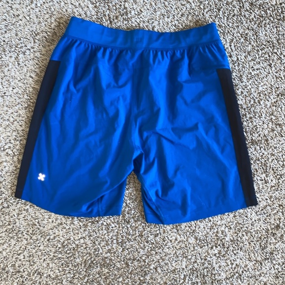 T.H.E Men’s Lululemon Athletic Shorts 9” - Picture 2 of 3